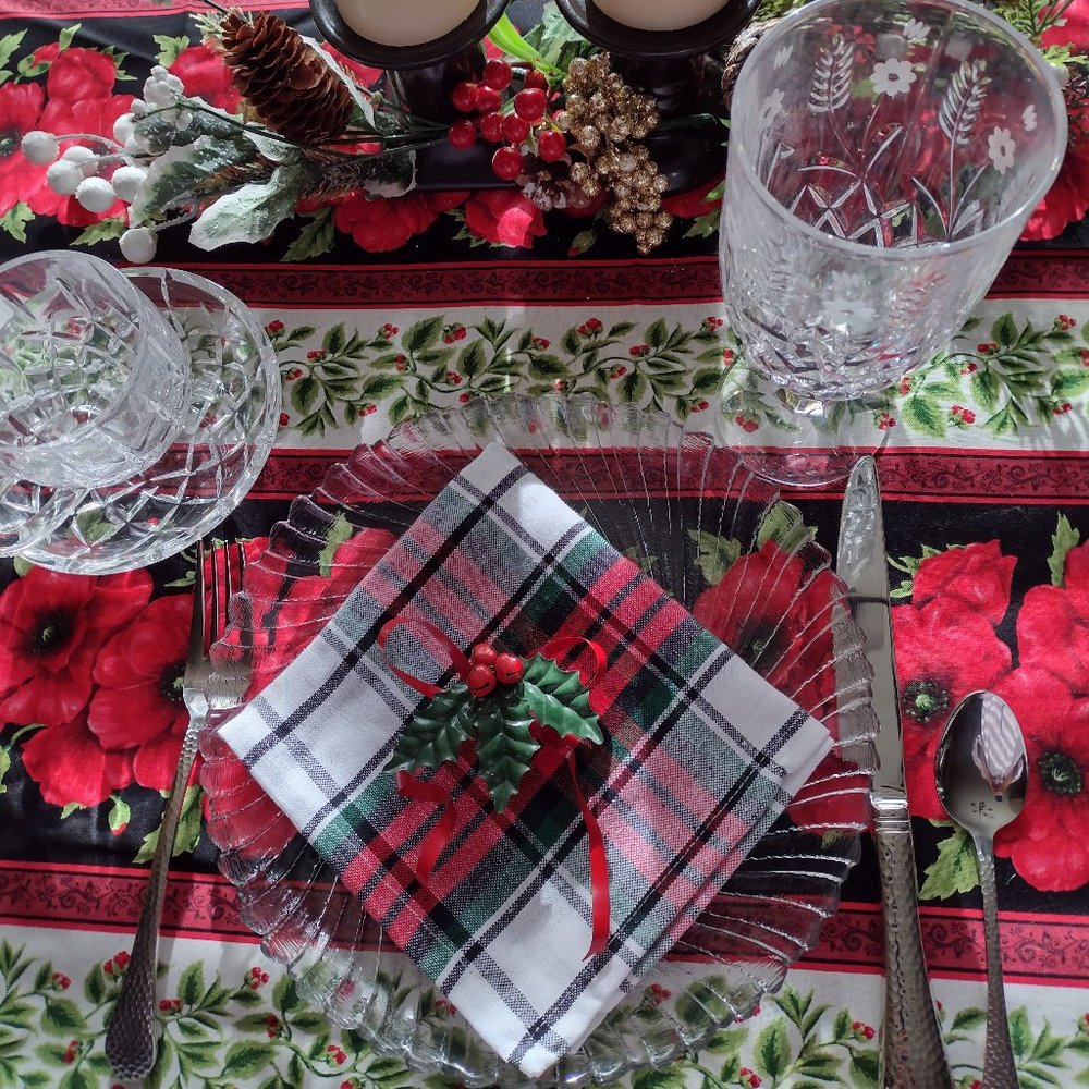 2nd. Vintage. Set of 4 clear Arcoroc Seabreeze 10" glass plates with napkins …